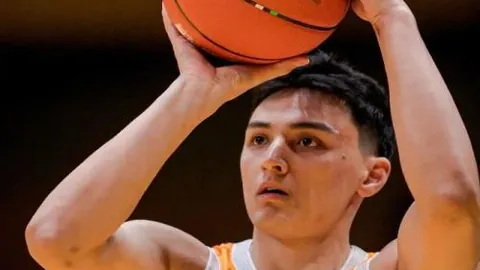 “棋牌新秀争霸赛：16强赛程落幕，叶长欣、许一笛等八强选手诞生”